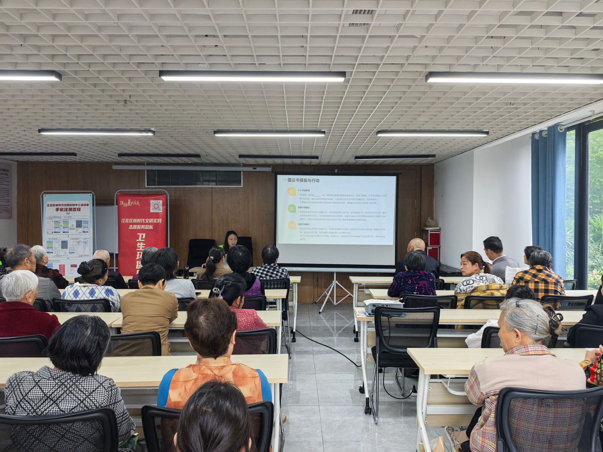 2.志愿者发出倡导.jpg