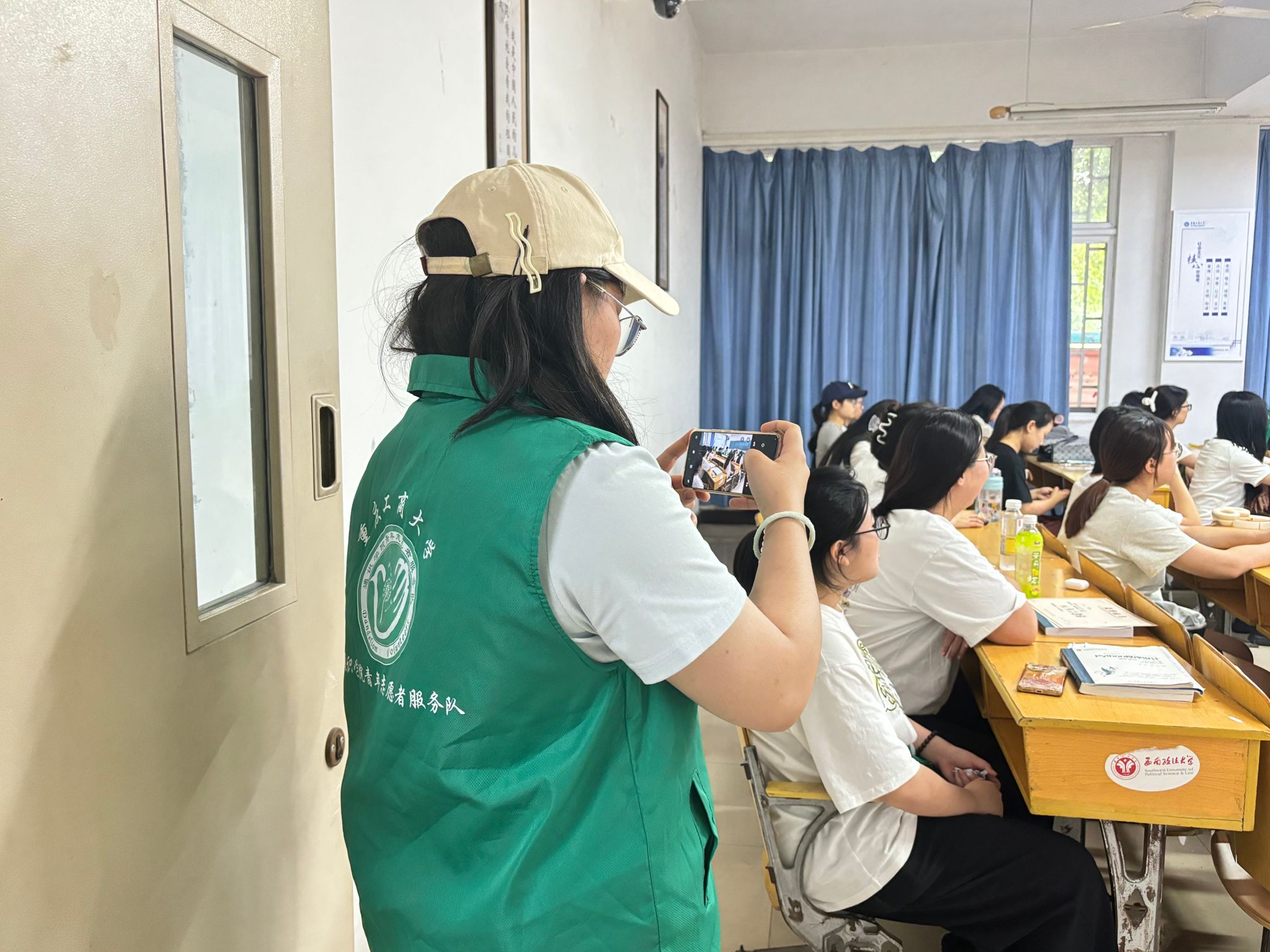 1.志愿者查课.jpg